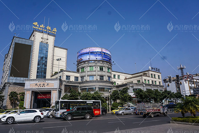 岷山飯店樓頂三面翻.jpg